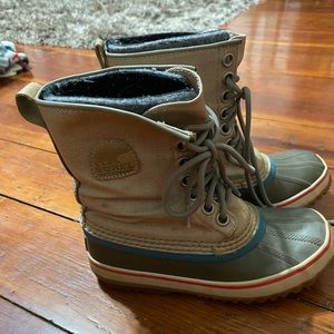 Sorel duck boots size 5